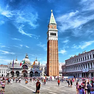 Raggio Di Sole Dietro Piazza San Marco Hébergement de vacances